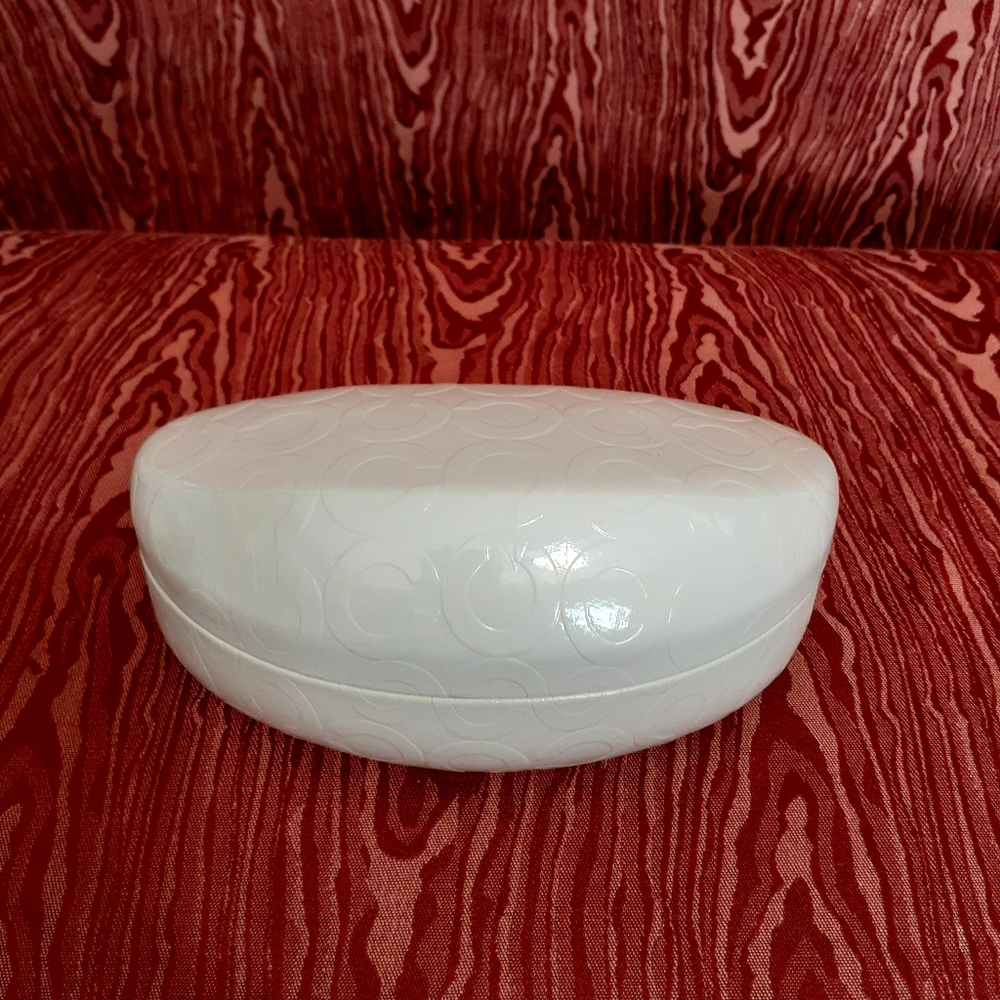 COACH SUNGLASSES/GLASSES CASE ONLY CLAMSHELL STYLE OFF WHITE EMBOSSED C LOGO